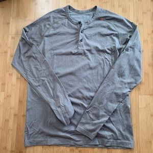 Lululemon metal vent henley size large